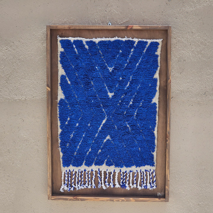Arte em Tapete Berbere com Moldura Azul Cobalto - 100x76x5cm