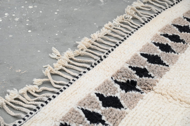 LARGE Beni Ouarain Rug, 305 x 195 cm, GO-700