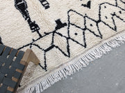 Handmade Azilal Rug, 235 x 150 cm, AZO-406