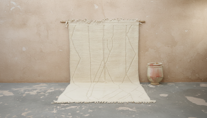 Großer Beni Ouarain Teppich 360×200 cm – Extra langer Elfenbeinfarbener Marokkanischer Teppich mit Weichem Organischem Liniendesign, GO-960