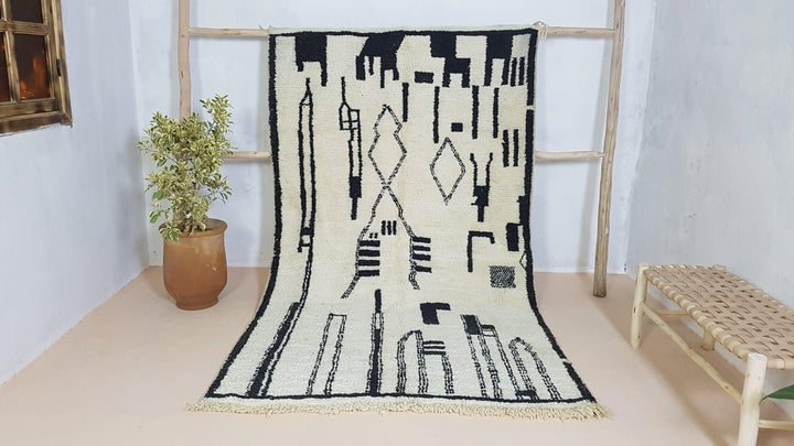 Beni Ouarain rug, 275 x 155 cm || 9.02 x 5.09 feet