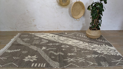 Beni Ouarain rug, 235 x 135 cm || 7.71 x 4.43 feet - KENZA & CO